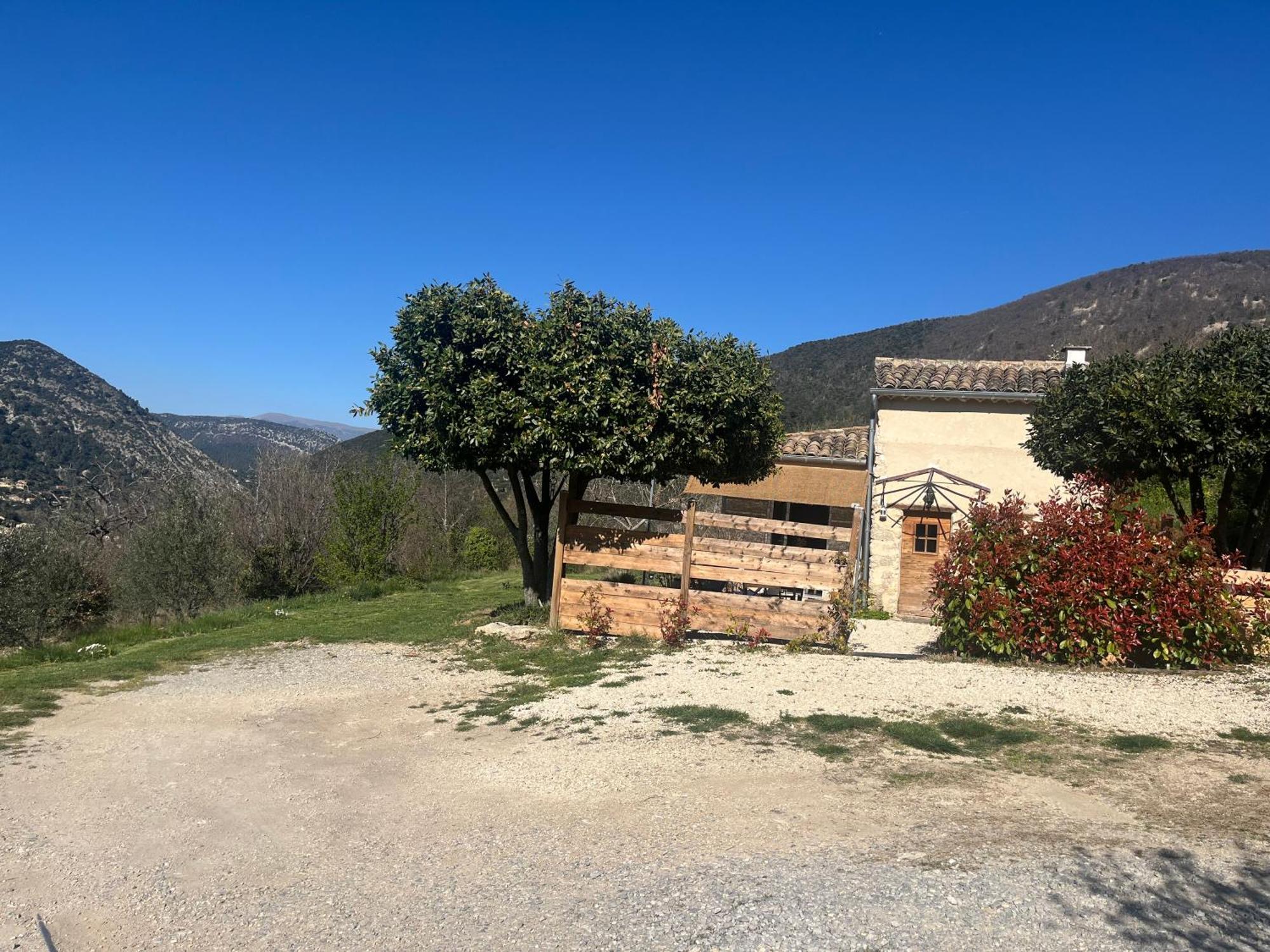 Villa Cabanon entouré de montagnes et d'oliviers Nyons Exterior foto