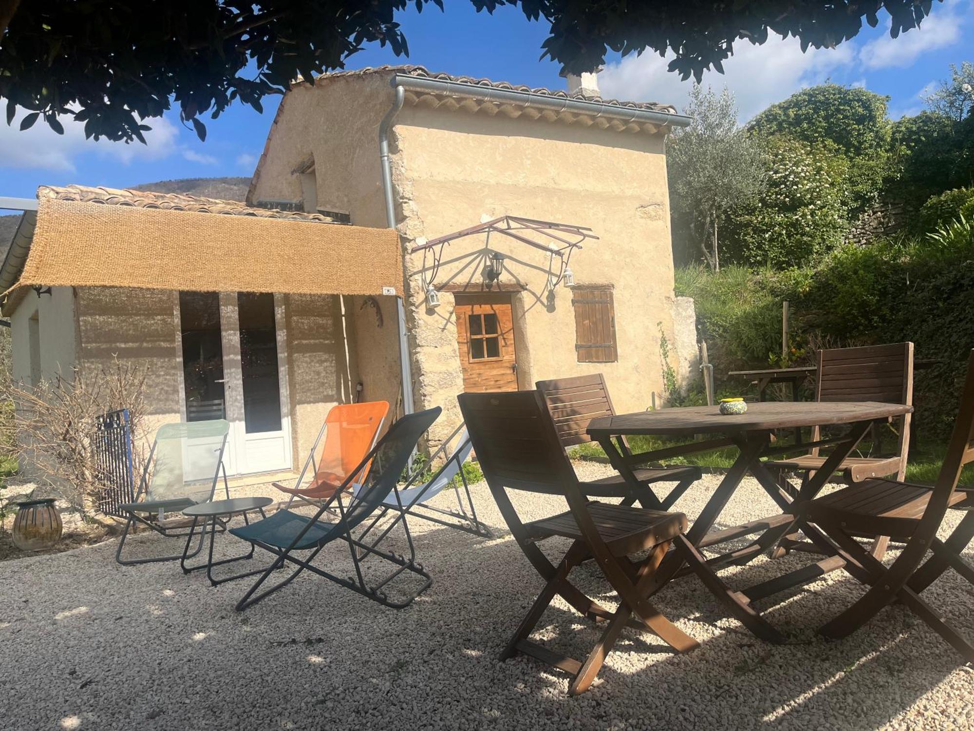 Villa Cabanon entouré de montagnes et d'oliviers Nyons Exterior foto